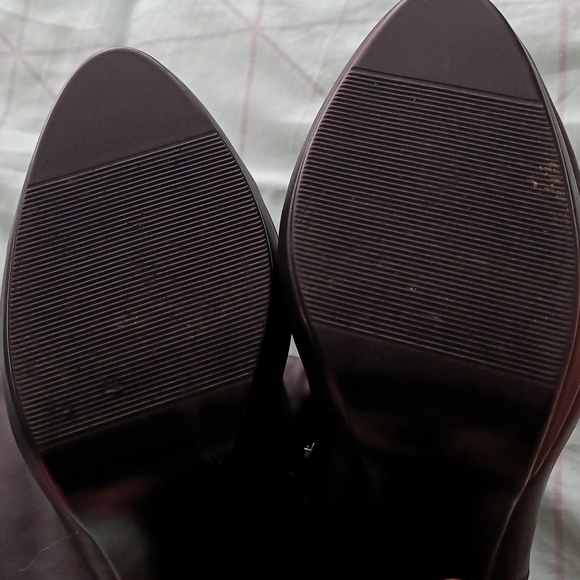 Betts Knee High Heeled Boots with Side Zip and Cuff Size 9 - Picture 2 of 3